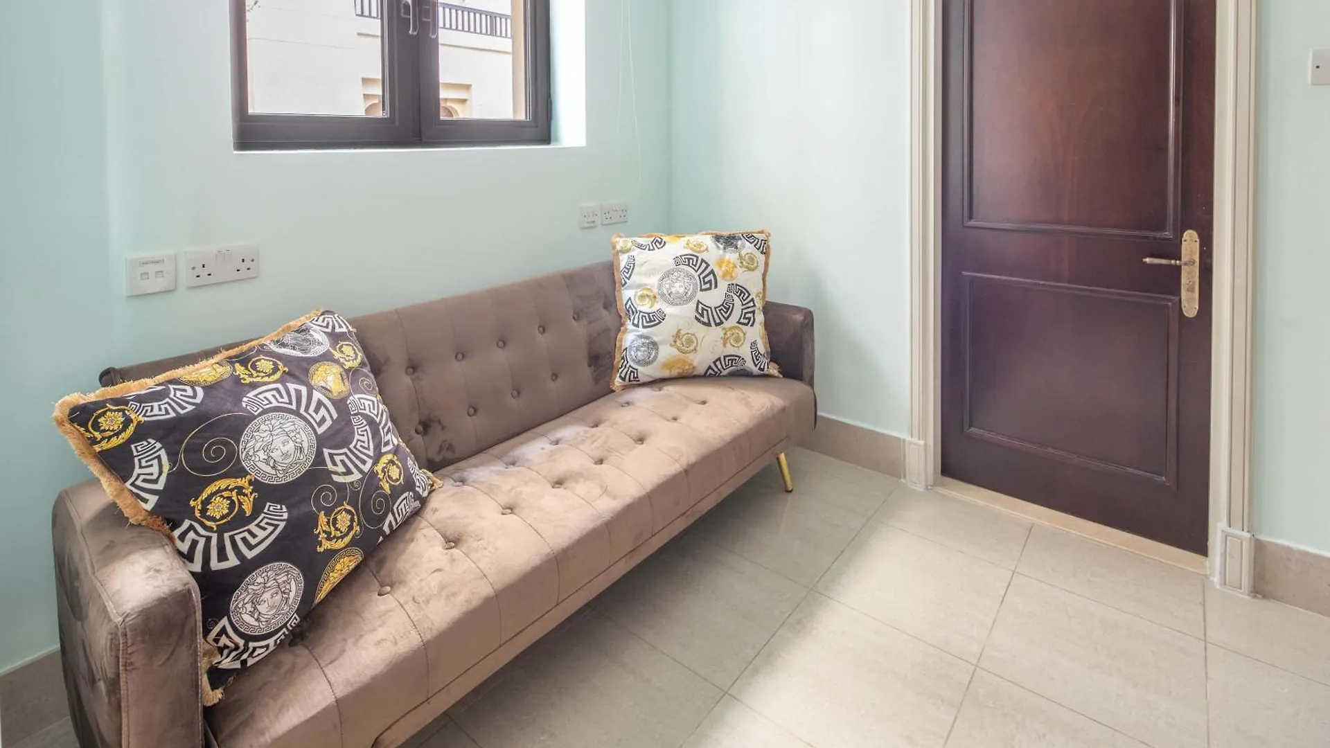 Frank Porter - Tejar Tower Dubai Apartment