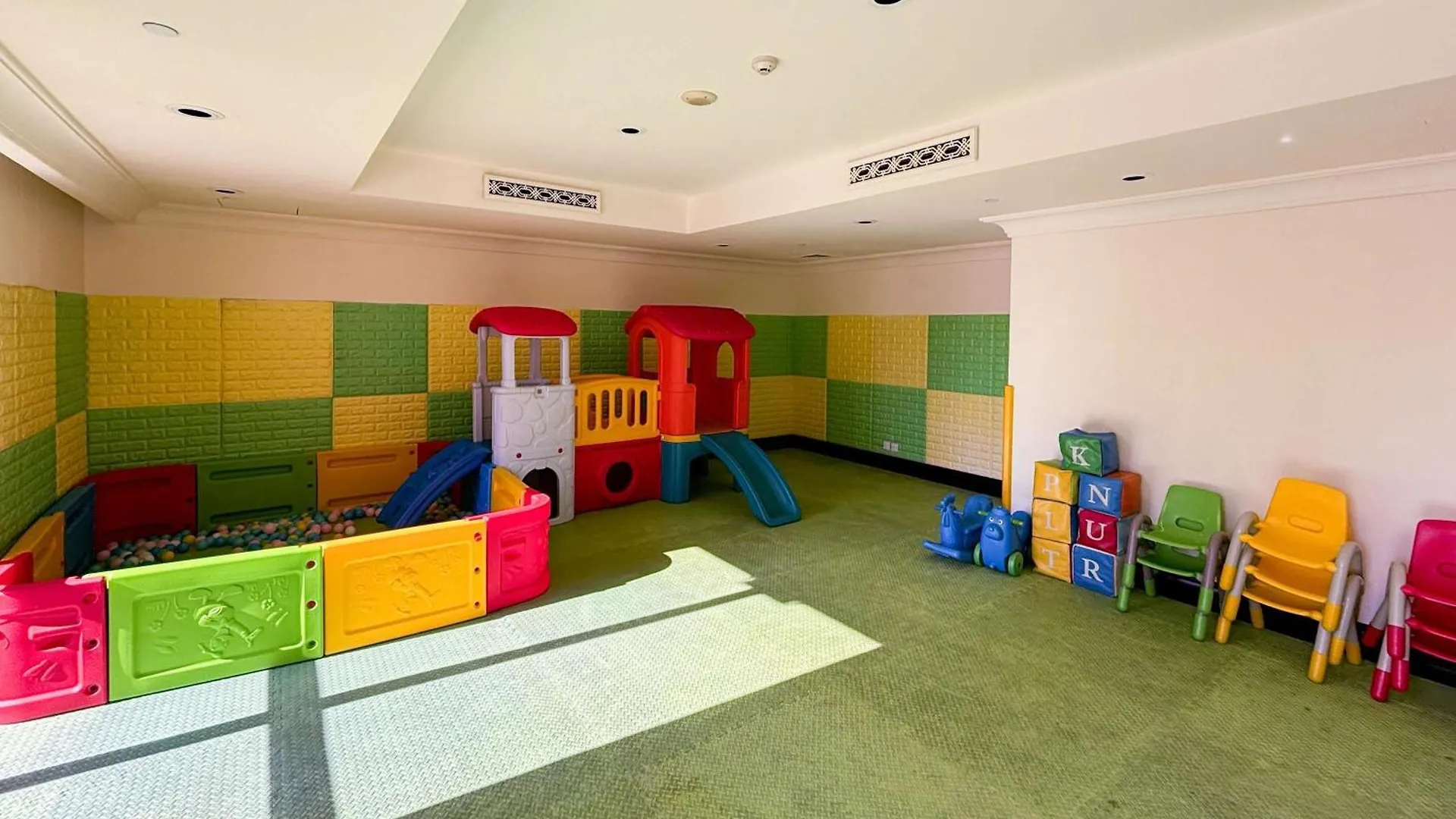 Frank Porter - Tejar Tower Dubai Apartment