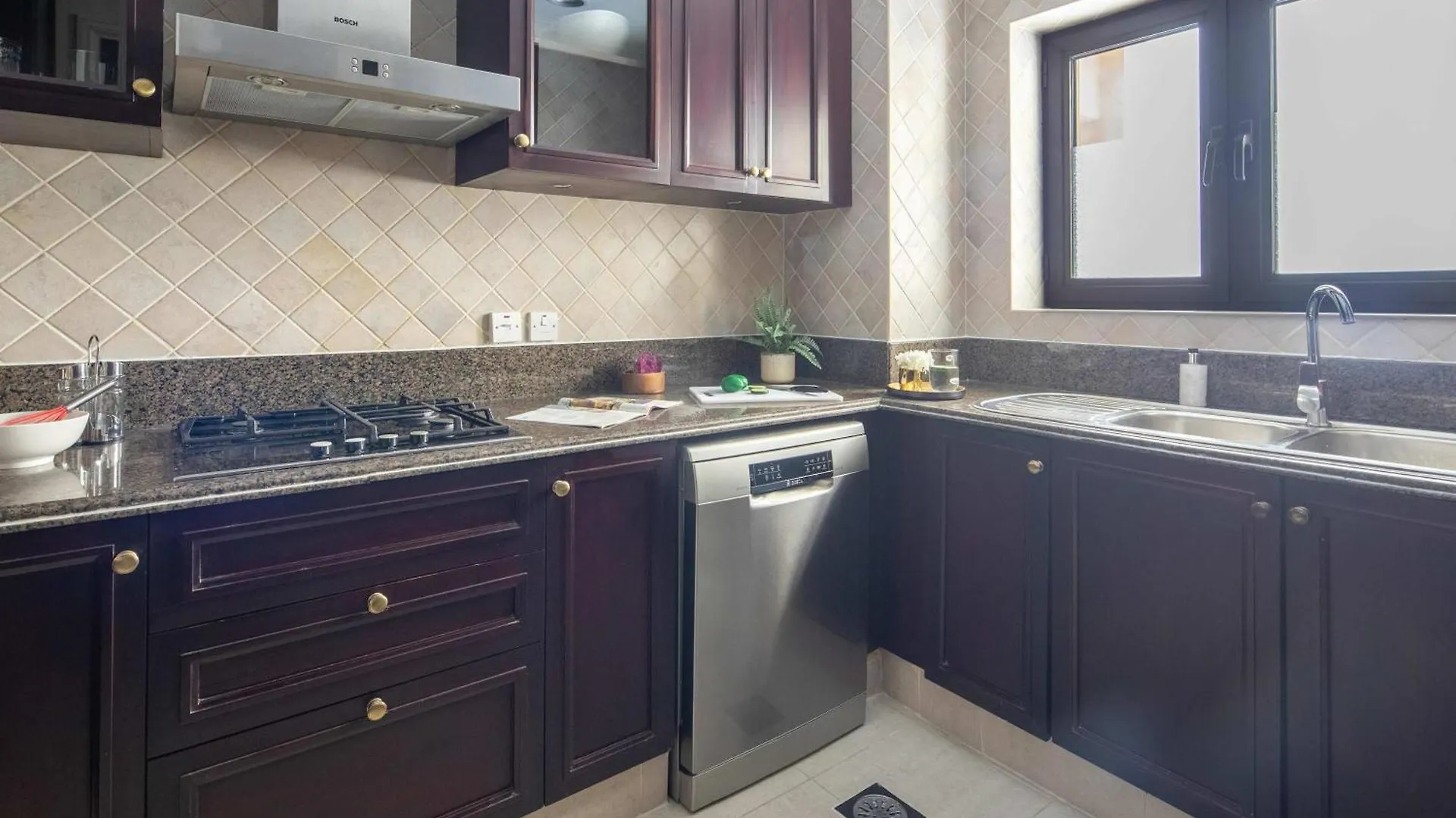 Frank Porter - Tejar Tower Dubai Apartment